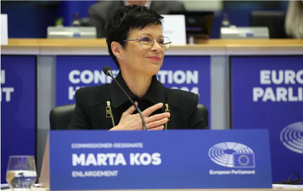 Maratonë apo garë sprinti? Figura dhe programi i Komisioneres së re së Zgjerimit dhe Fqinjësisë