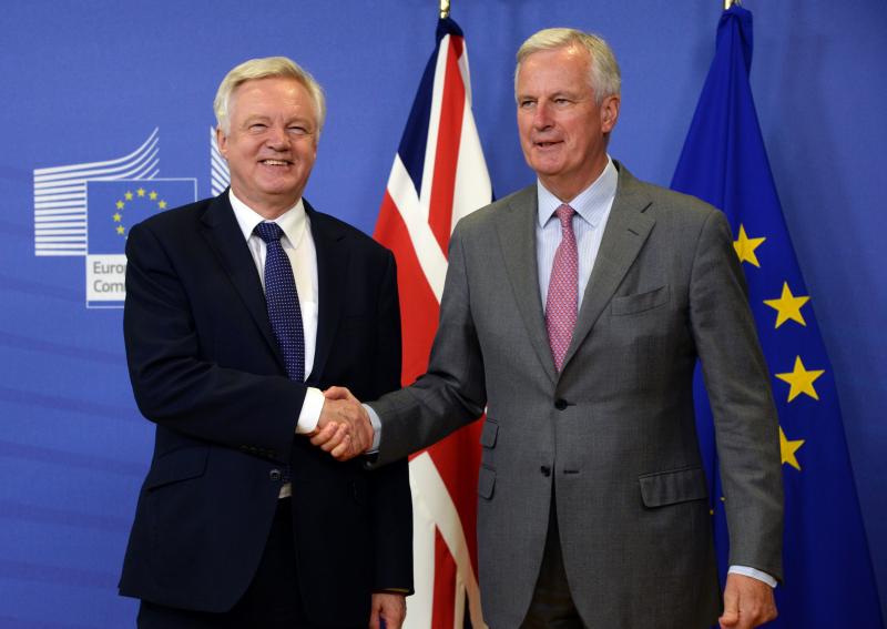 Michel Bernard Barnier dhe David Davis, diskutojnë mbi